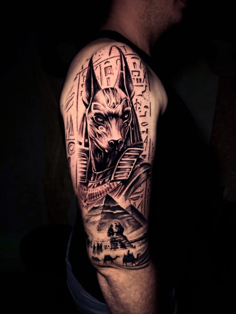 Tatouage Réaliste noir et gris à Saint-Gilles les hauts à la Réunion