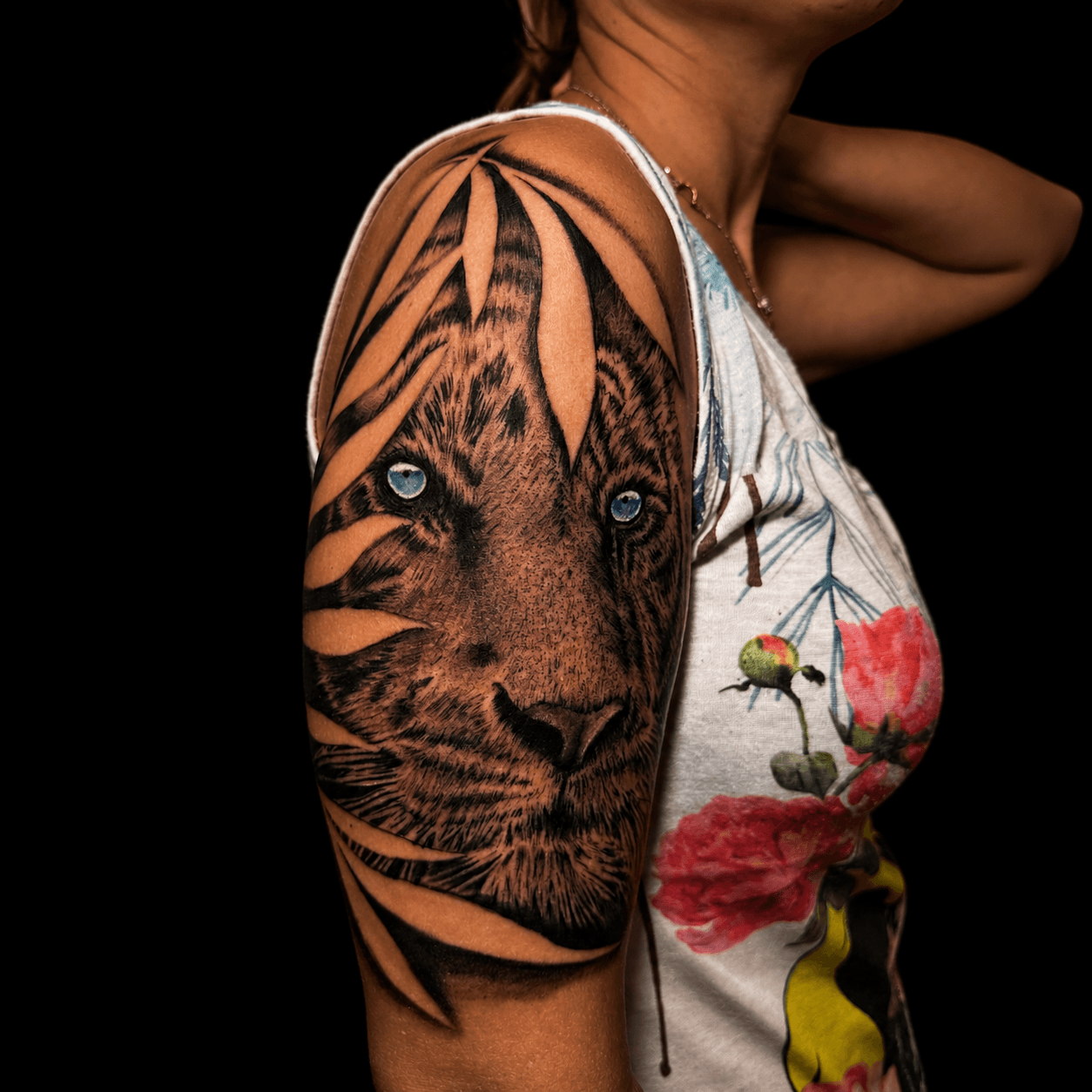 Tatouage tigre réaliste style japonais réalisé par Jax Ink Tattoo à Saint-Gilles, La Réunion