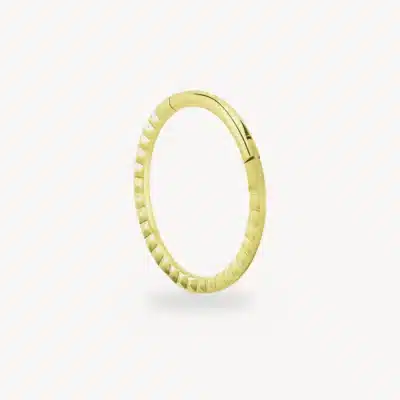Piercing Anneau Segment Charnière Pyramides Titane G23 Doré 1,2 mm – La Réunion